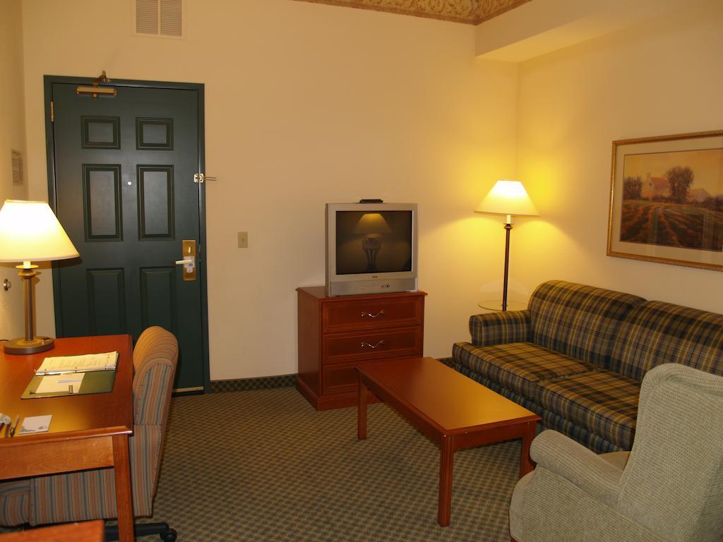 Country Inn & Suites By Radisson, St Charles Historic District Saint Charles Exterior photo