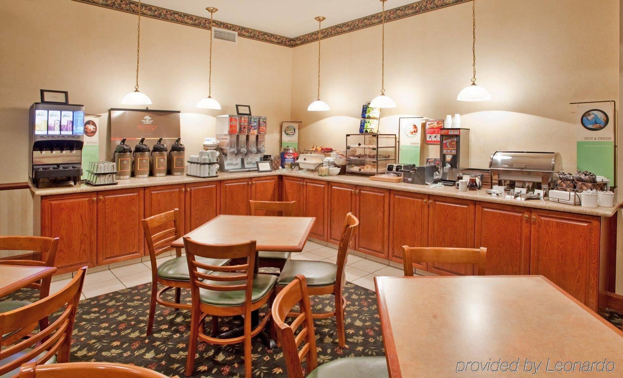 Country Inn & Suites By Radisson, St Charles Historic District Saint Charles Exterior photo